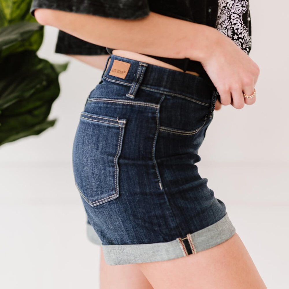 Judy Blue Carry On Full Size Cuffed Pull-On Shorts - Picture 7 of 10